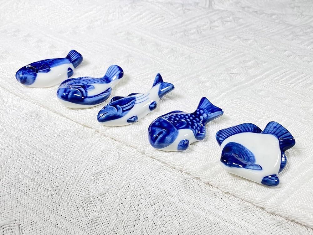 青色 魚型 陶器製箸置き Amazon | Tribetter 箸置き はしおき 魚 彩磁 手描き カトラリー